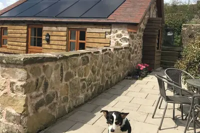 Image de Enchmarsh Farm Byre is surrounded by beautiful countryside on our working farm.