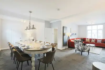 Image de Luxurious 7-Bedroom Home in Solihull, close to Nec & Bhx