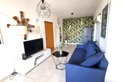 Image de Beach Haven: 7-minute Walk to the Beach + Pool