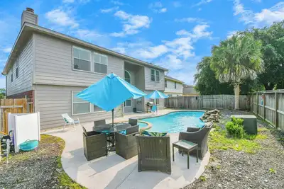 Image de Magnificent 6-Br w Pool & Spa 25 Mins Downtown Lt
