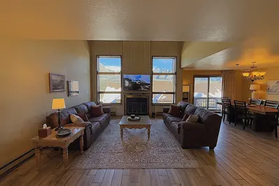 Image de Spacious Townhome Near Ski Resort w/Gorgeous Mountain Views, Pool/Spa/Workout Included