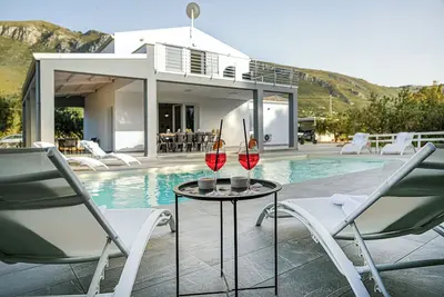 Image de Luxury Villa La Perla - Pool, Garden and Parking