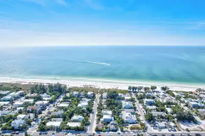 Image de Historical Ami 2 Bedroom, pet friendly beach cottage, sleeps 6