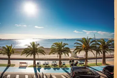 Image de First line apartment with sea view