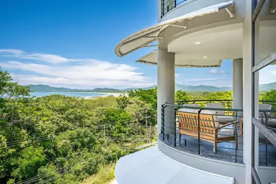 Image de Spacious Ocean View Condo, Luxury in La Perla