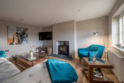 Image de Daisy's Place  -  Luxury in the Creakes. Period flint cottage with ultra stylish interior, two beds