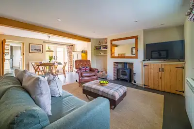 Image de Goose Cottage - Immaculately presented brick and flint cottage with marsh views