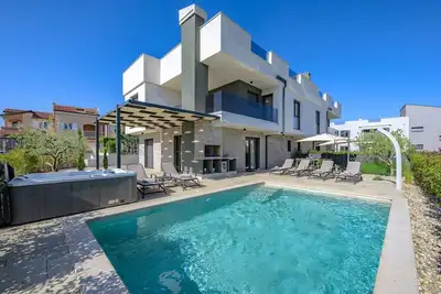 Image de Villa Zora - Belle villa avec piscine privée et jacuzzi, pres de la plage