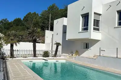 Image de Maison contemporaine entre mer et montagnes