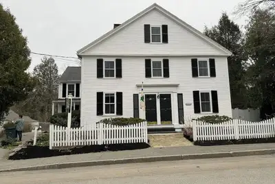 Image de Hideaway Inn Maine for a quiet and pleasant retreat.