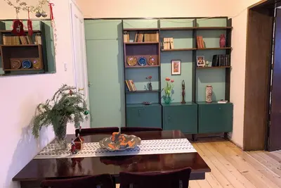 Image de Right in the center of the city! 1st floor 2 bedroom apartment on a quiet street