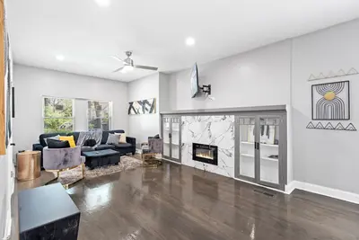 Image de Modern Bungalow near the beach! 20 minutes to downtown!