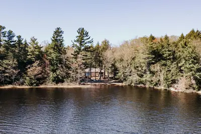 Image de Lakeside Haven (Your Cottage Retreat)