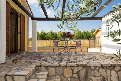 Image de Maison de vacances avec piscine et barbecue