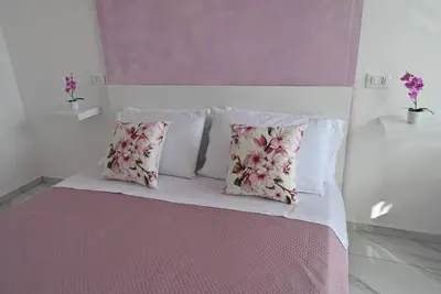 Image de OrchiDea room with balcony.
