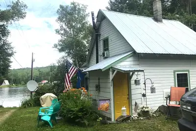 Image de Authentically Vermont Lake Cottage