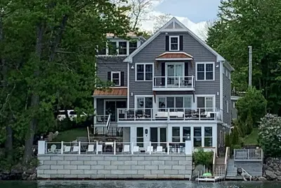 Image de Luxury Vacation Home Private-Lake Winnipesaukee with 50' Dock w outdoor firepit.