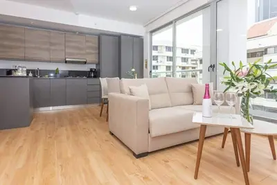 Image de Luxury 2 Br apt with free parking and balcony