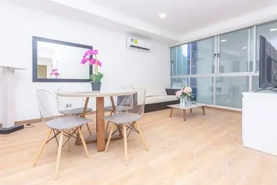 Image de Luxury 2 bedroom apt with free parking