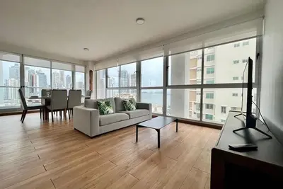 Image de Luxury 2 Br apt with free parking and balcony