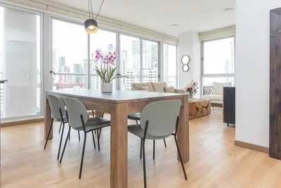 Luxury 2 Br apt with free parking and balcony