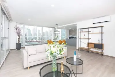 Luxury 3 Br penthouse free parking  view