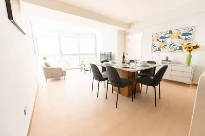 Luxury 3 Bedroom Oceanview apt w parking balcony