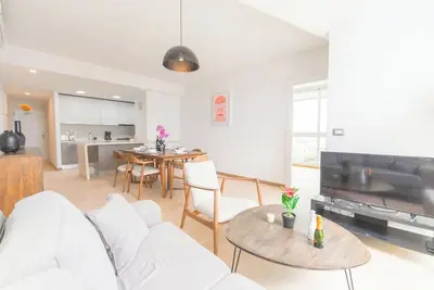 Image de Luxury 3 Bedroom apt free parking balcony Bayview