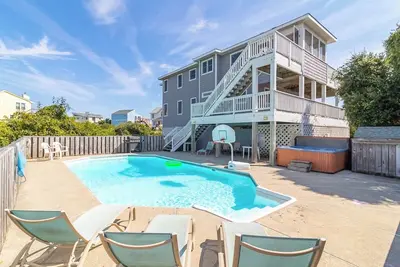 Image de Pet-friendly 5br semi-oceanfront Corolla home w/ pool, hot tub, & ocean views!