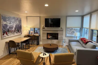 Image de Modern Retreat Near Base Village w/ Pool & Hot Tub