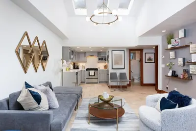 Image de Ski In/Out Condo Next to Little Nell Ski Run and Gondola