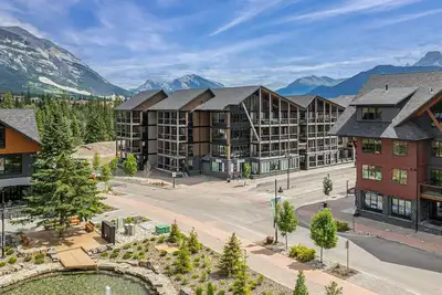 Image de 2br Luxury • Families • 2 Couples •Hot Tub•Central to Bridgette Bar & Main St.