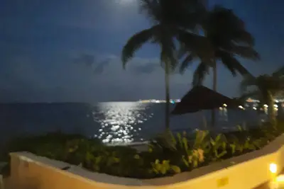 Image de Ocean Front Condo in a Resort Hotel Complex Directly on the Beach,