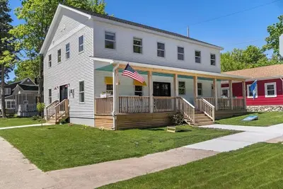 Image de The Storehouse Charlevoix, Mi - New Construction!