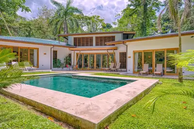 Image de Shawandha Resort. 3 villas & 3 piscines, 26 personnes