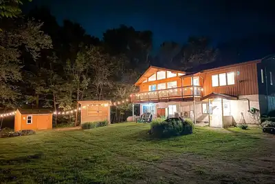 Image de Luxury & Location-Secret Door to A Large Speakeasy