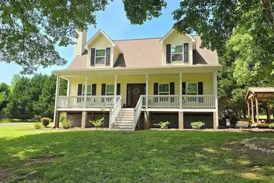 Image de Cozy 3br Family Home!