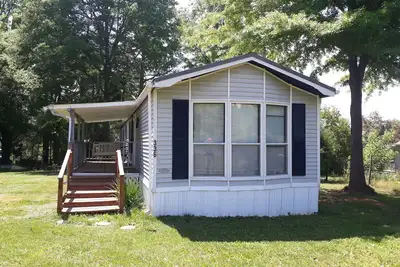 Image de Nana's Place, \n5 min. off I-77, \nStone Mtn. State Pk, \nCruise-ins