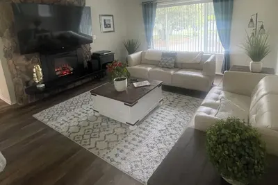 Image de Family Retreat-Indoor Spa and Game Room