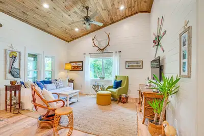 Image de Stilt-Style Cottage < 1 Mi to Downtown Yankeetown!