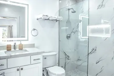 Image de New Luxury Condo/Location/Pool/Beach/Baha Mar
