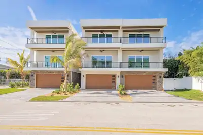 Image de New beach townhome ideally located steps from the beach, park and restaurants