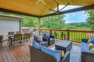Image de Riverfront Royal Home w/ Hot Tub & Fire Pits!
