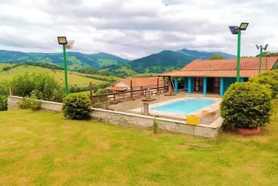 Image de Incrível chácara com pisc e churrasq em Extrema/Mg