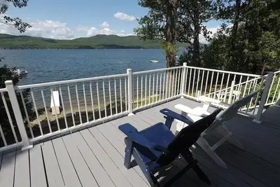 Image de Lakefront w/ large deck, screened porch, dock, private lakefront. Pet friendly!