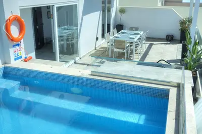 Image de Elegant 2 bedrooms, large sun terrace, pool Gcat1-1