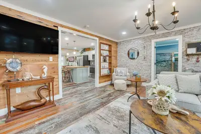 Image de Walk to Boat Ramp: Newly Remodeled Seadrift Home!