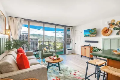 Image de 16fl Waikiki Banyan w/ Parking, Steps from Beach