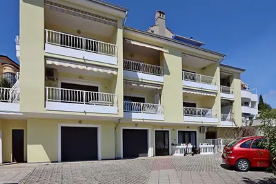 Image de Appartement d'une chambre avec la terrasse et la vue sur le mer Krk (A-21845-a)