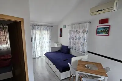 Appartement d'une chambre avec air conditionné Podgora, Makarska (A-22286-c)